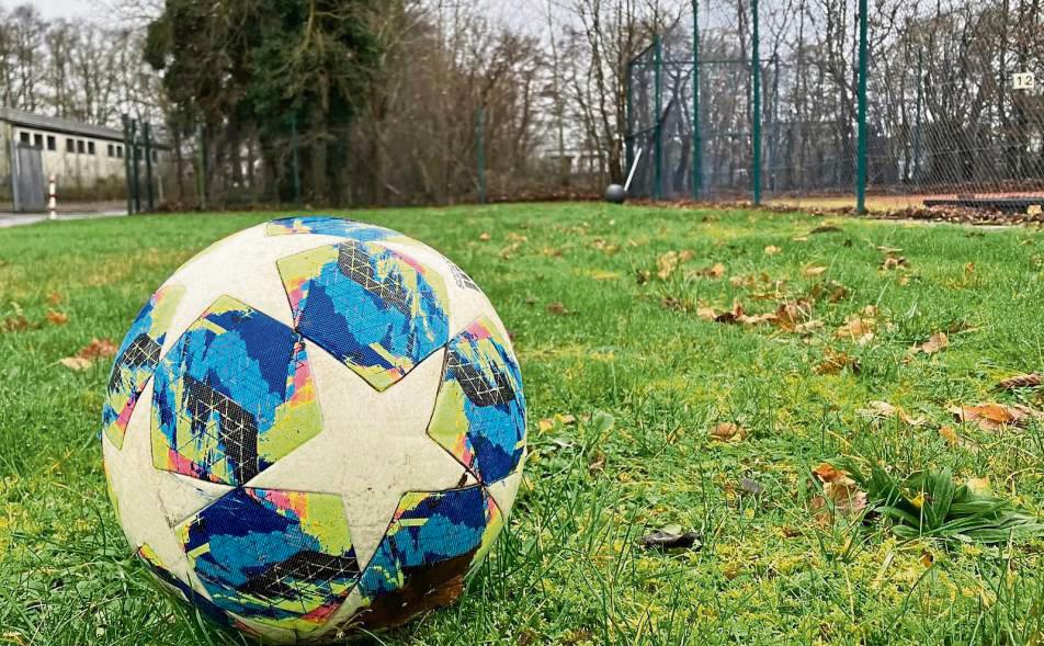 Am historischen Ort: Die Sportstätte am Lippstädter Kranenkasper lädt wie 1908 noch immer zum Fußballspiel ein. Foto: Overhoff