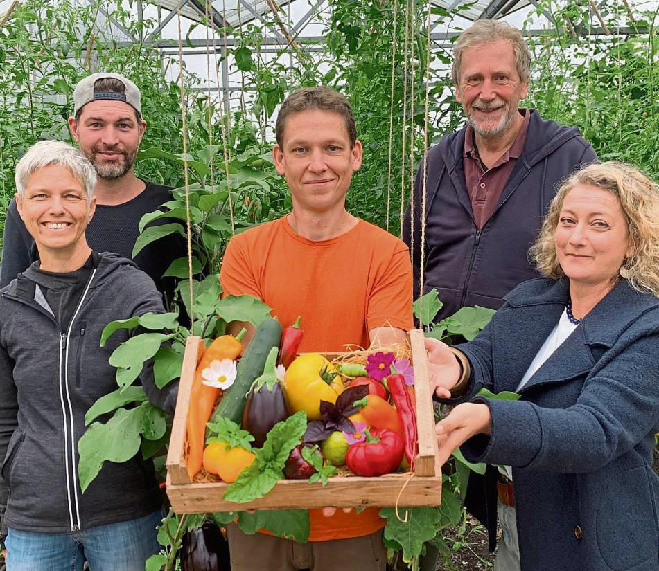 Laden zum Info-Tag ein (v.l.): Dorle Mühlhoff, Kurt Weigelt, Landwirt Christian Koch, Ludger Schulte-Remmert und Nadia Vogt-Gargiso.