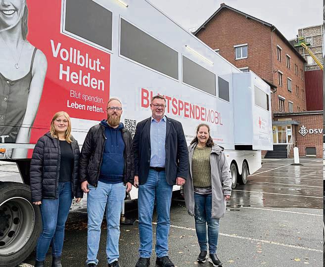 Das Blutspende-Mobil des DRK-Blutspendediensts West hielt in diesem Jahr auch bei der DSV in Lippstadt. Die Initiatoren, Mitglieder des DSV-Betriebsrats und DRK-Blutspendedienst-Gebietsreferent Andreas Leonard (2.v.l.).