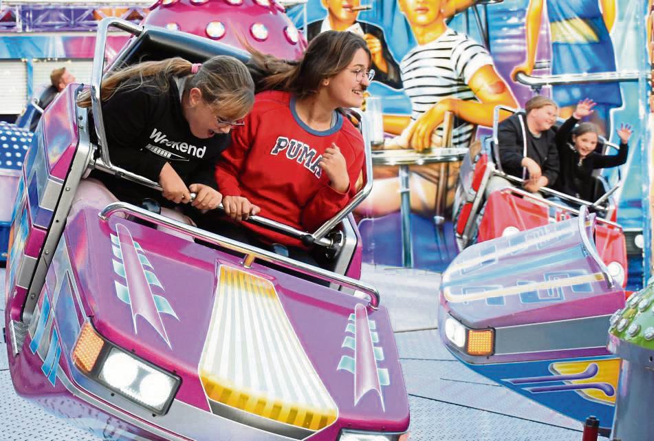 Bei den Fahrgeschäften setzt das Orga-Team der Schlosskirmes auf Klassiker – zum Beispiel den Break-Dancer. Archivfoto: Giannakis