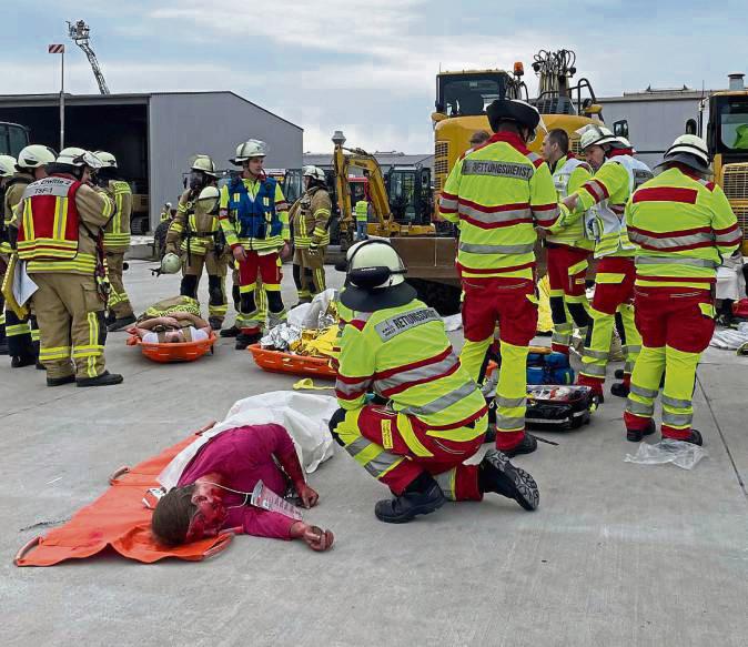 Über 200 Personen nahmen an der Übung in Erwitte teil – darunter auch Statisten als Opfer. Foto: Feuerwehr Erwitte