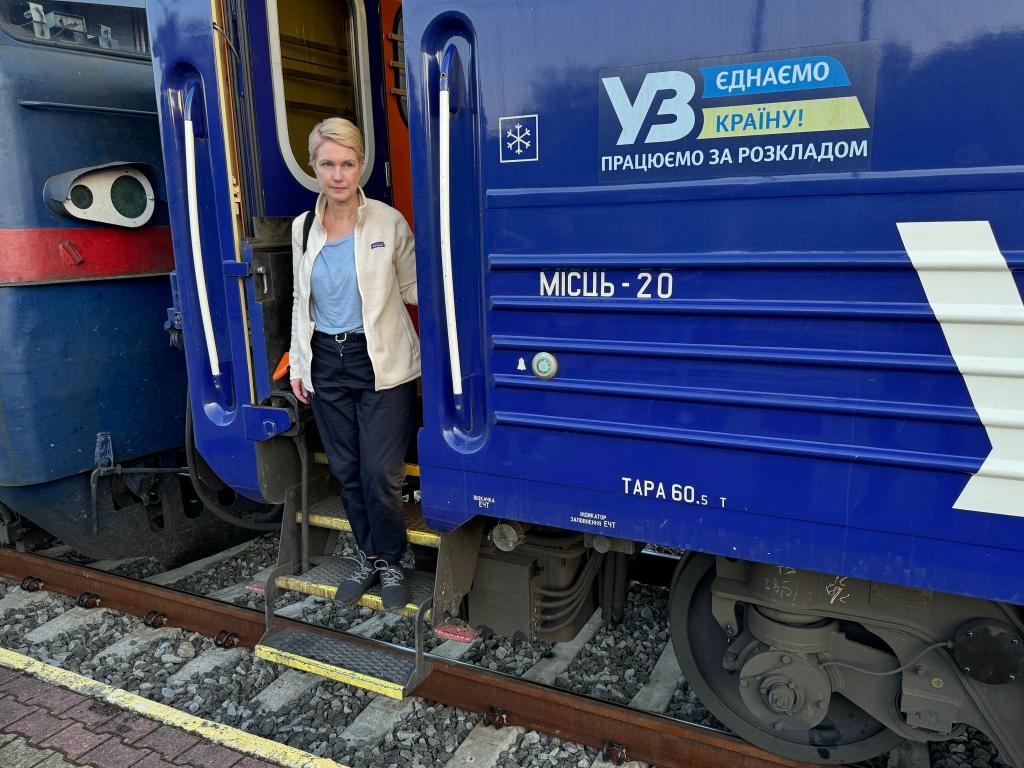 Manuela Schwesig (SPD) ist mit dem Zug in die Ukraine gereist. - Foto: Michael Fischer/dpa