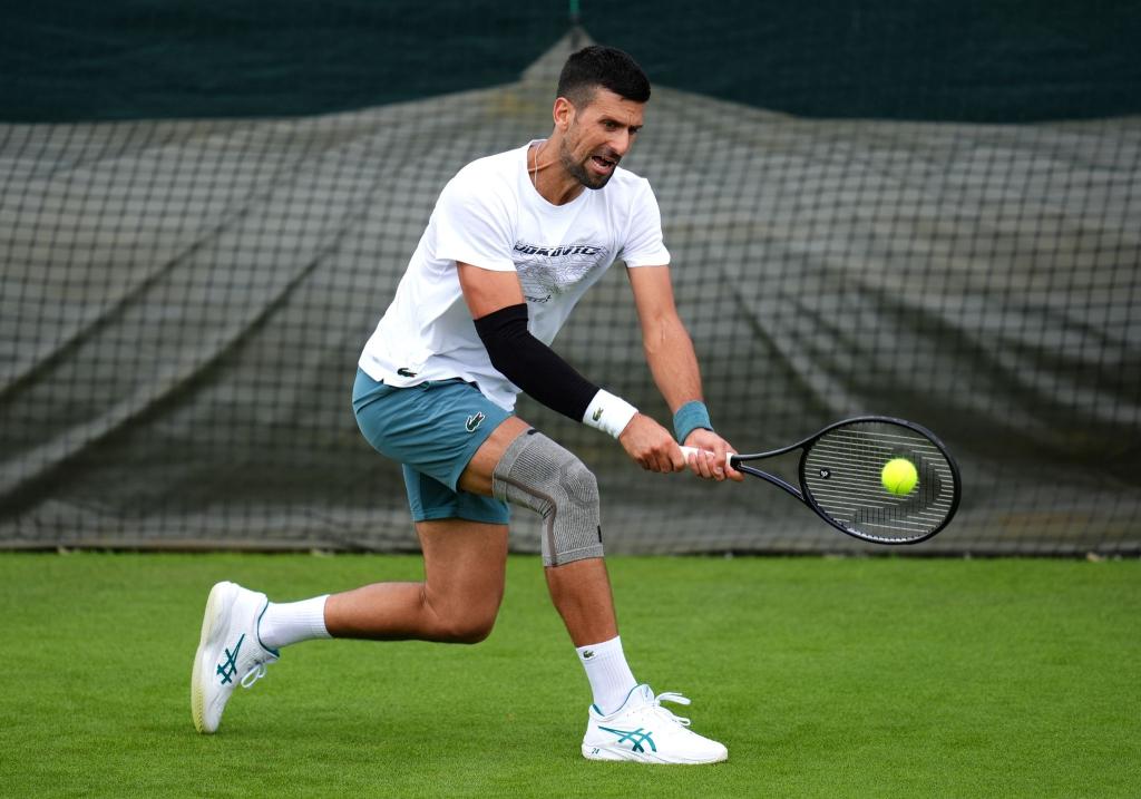 Novak Djokovic während einer Trainingseinheit in London. - Foto: John Walton/PA Wire/dpa