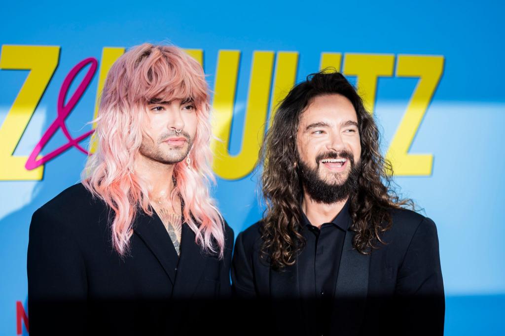 Die Zwillingsbrüder Bill (l) und Tom Kaulitz bei der Premiere der Netflix-Dokuserie «Kaulitz & Kaulitz». - Foto: Christoph Soeder/dpa