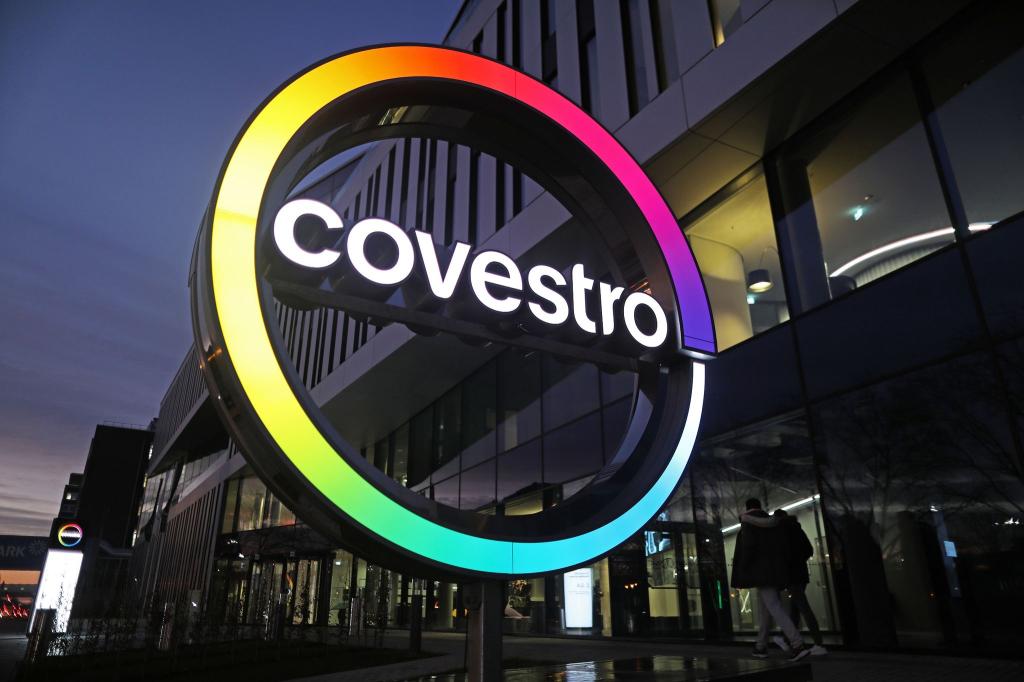 Covestro hat 17.500 Vollzeitstellen, davon circa 7.000 in Deutschland. - Foto: Oliver Berg/dpa