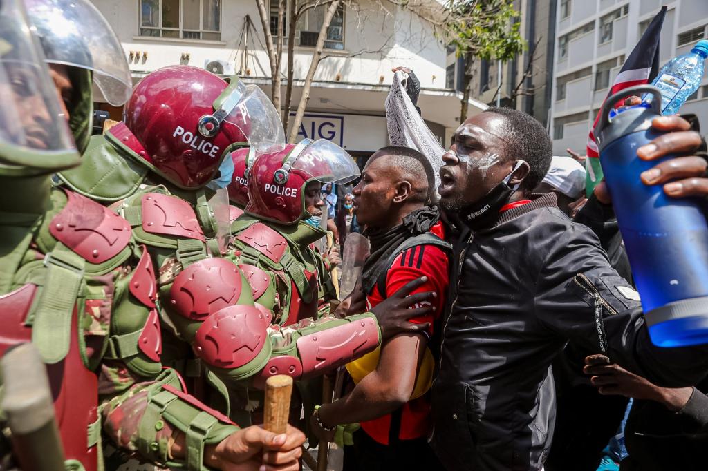 Auch wenn vor allem die Jugend demonstriert, sind viele Kenianer fassungslos über den Umgang mit den Demonstranten. - Foto: Boniface Muthoni/SOPA/ZUMA/dpa