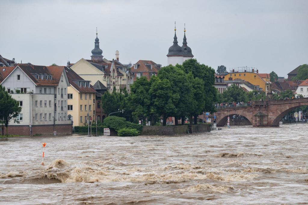 Starke Niederschläge haben vor Kurzem zu Sturzfluten und Überschwemmungen in Süddeutschland geführt. - Foto: Boris Roessler/dpa