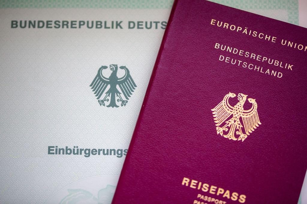 Ab heute gilt in Deutschland ein neues Staatsangehörigkeitsgesetz. - Foto: Fernando Gutierrez-Juarez/dpa