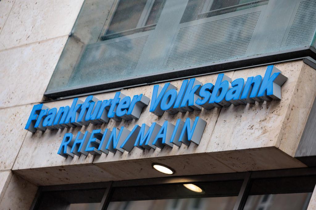 Die Frankfurter Volksbank war bislang nach Bilanzsumme Nummer zwei nach der Berliner Volksbank. - Foto: Jörg Halisch/dpa