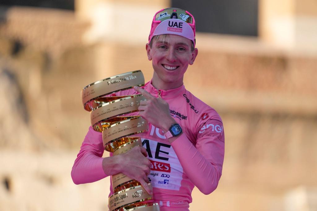 Tadej Pogacar peilt nach dem Giro-Gesamtsieg bei der Tour das Double an - Foto: Andrew Medichini/AP/dpa