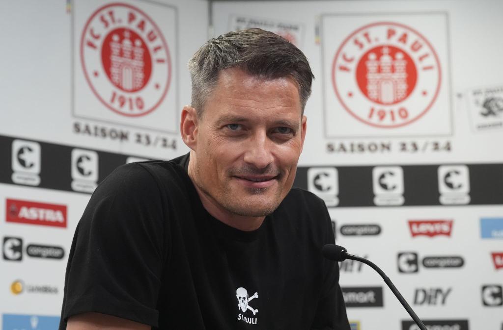 Der FC St. Pauli hat Alexander Blessin offiziell als neuen Trainer vorgestellt. - Foto: Marcus Brandt/dpa