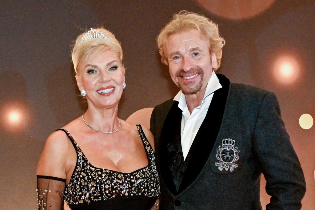 Thomas Gottschalk und seine Freundin Karina Mroß bei der Bambi-Verleihung im vergangenen November. - Foto: Peter Kneffel/dpa