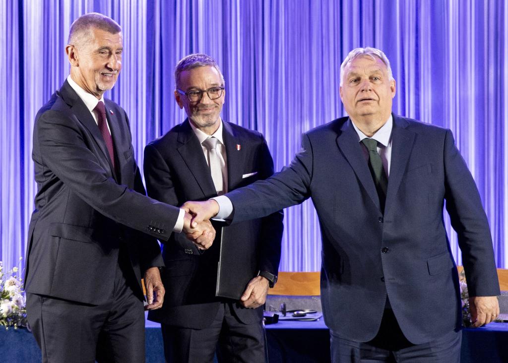 Andrej Babis, Herbert Kickl und Viktor Orban wollen die «größte Fraktion der rechtsgerichteten Kräfte Europas» schmieden. - Foto: Tobias Steinmaurer/APA/dpa