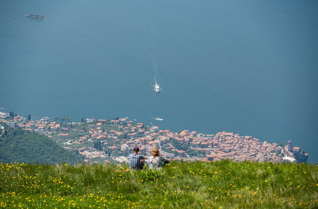 Am Gardasee, der bei Deutschen besonders beliebt ist, gibt es einen schweren Ausbruch des Norovirus. - Foto: Daniel Reinhardt/dpa