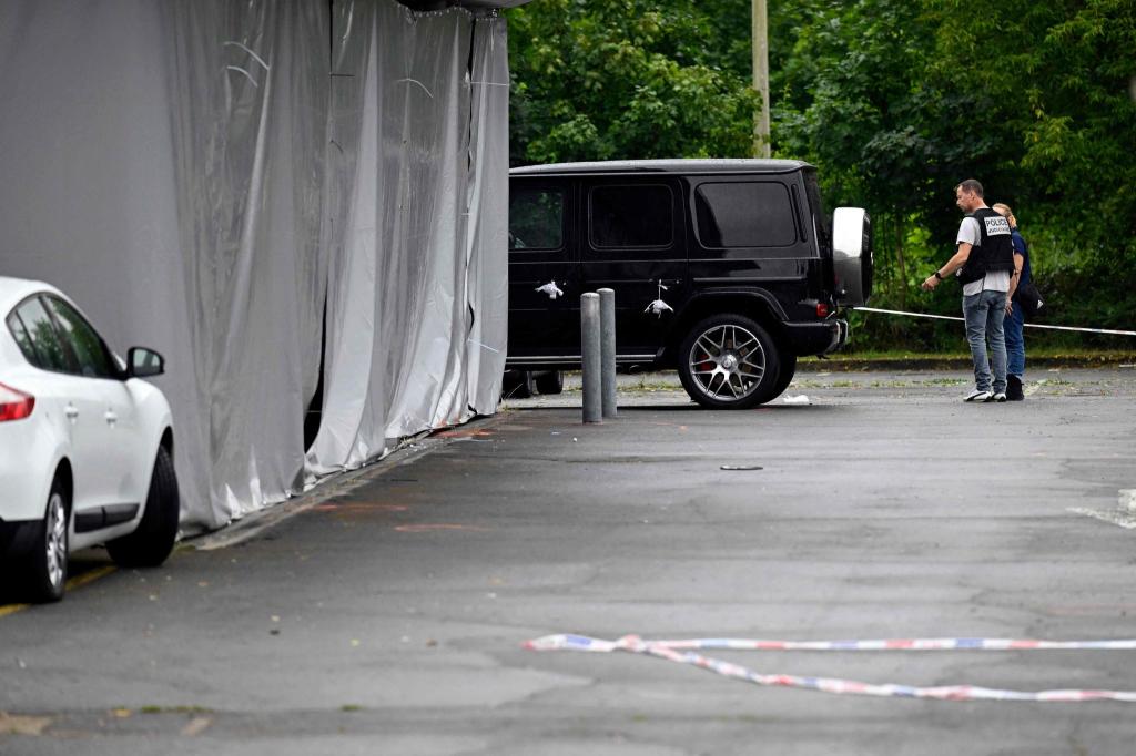 Bei einer Hochzeit nahe der Grenze zu Deutschland und Luxemburg hatten bewaffnete Angreifer die Feier gestürmt und das Feuer eröffnet. - Foto: Jean-Christophe Verhaegen/AFP/dpa