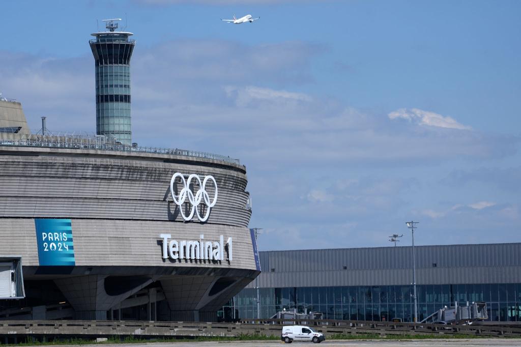 Air France rechnet in diesem Sommer wegen der Olympischen Spiele in Paris mit weniger Fluggästen und Umsatz. - Foto: Thibault Camus/AP/dpa