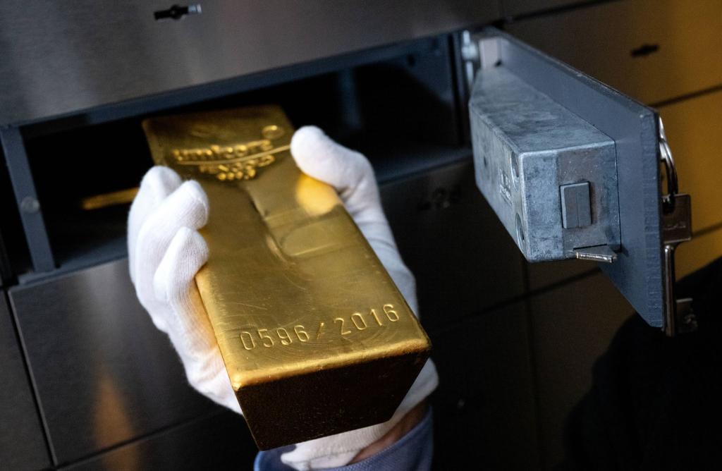 Die Goldbestände von Anlegern bei der Deutschen Börse sinken - trotz steigender Kurse für das Edelmetall. - Foto: Sven Hoppe/dpa