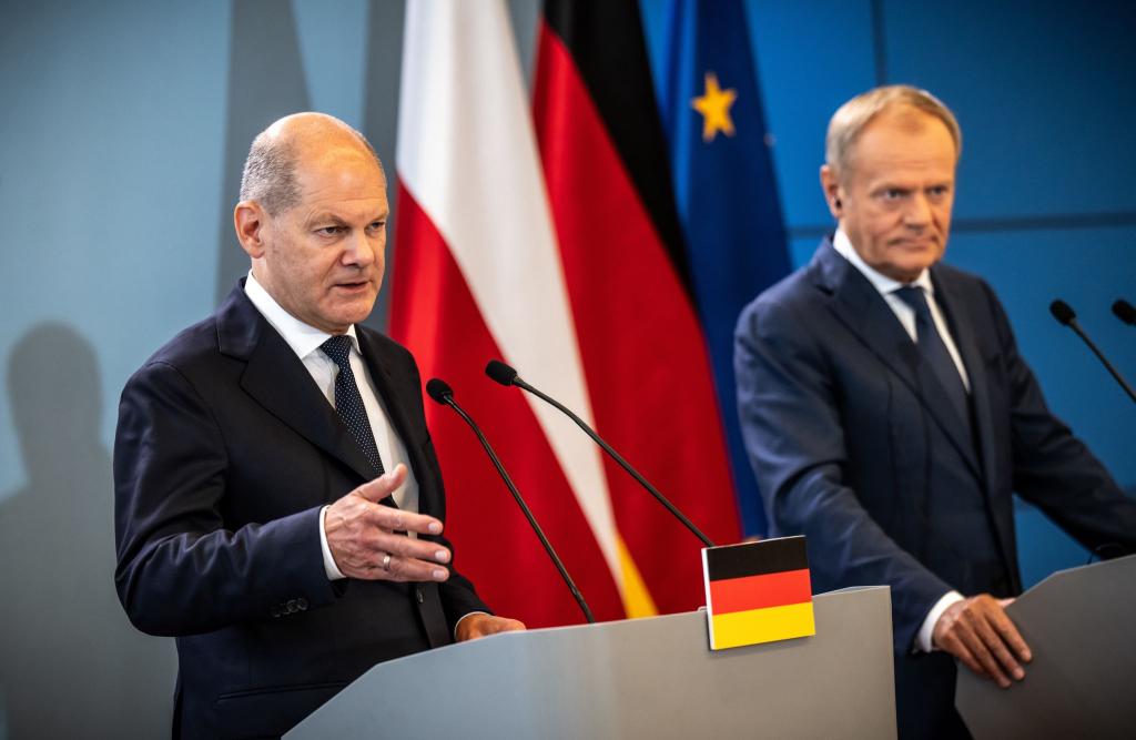 Bundeskanzler Scholz und Polens Regierungschef Tus - Foto: Michael Kappeler/dpa