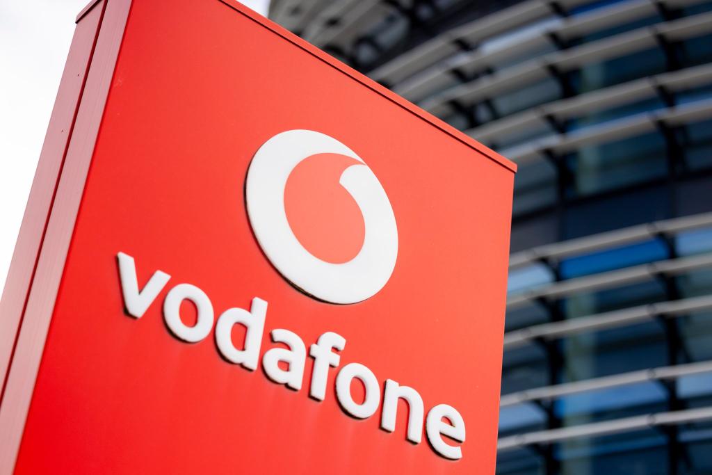 Vodafone investiert in diesem Jahr rund 140 Millionen Euro in KI-Systeme, um die Beantwortung von Kundenanfragen zu verbessern. (Archivbild) - Foto: Thomas Banneyer/dpa