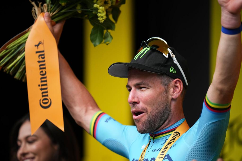 Mark Cavendish holte seinen 35. Etappenerfolg bei der Tour. - Foto: Daniel Cole/AP/dpa