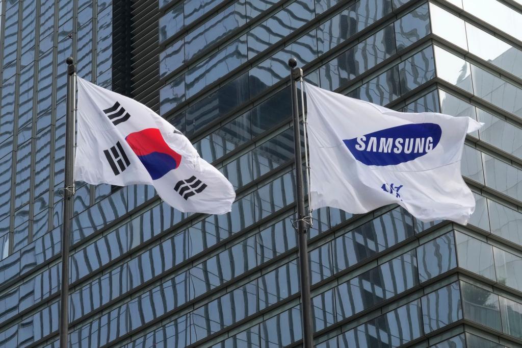 Samsung Electronics meldet einen deutlichen Anstieg des Betriebsgewinns für das abgelaufene Quartal. - Foto: Ahn Young-joon/AP/dpa