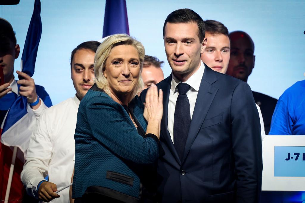 Die Parlamentswahl in Frankreich wird ein knappes Rennen. Sie könnte Frankreichs Rechtsnationale unter Marine Le Pen (l) und Jordan Bardella (r) an die Macht bringen. (Archivbild) - Foto: Thomas Padilla/AP/dpa