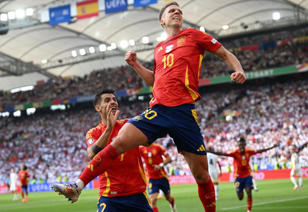 Spaniens Dani Olmo jubelt nach seinem Treffer im EM-Viertelfinale gegen Deutschland. - Foto: Federico Gambarini/dpa