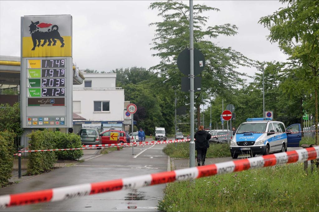An einer Konstanzer Tankstelle ist mehrmals geschossen worden. Ein Mann wurde getroffen und schwer verletzt. - Foto: Florian Förster/Südwestdeutsches Mediennetzwerk/dpa