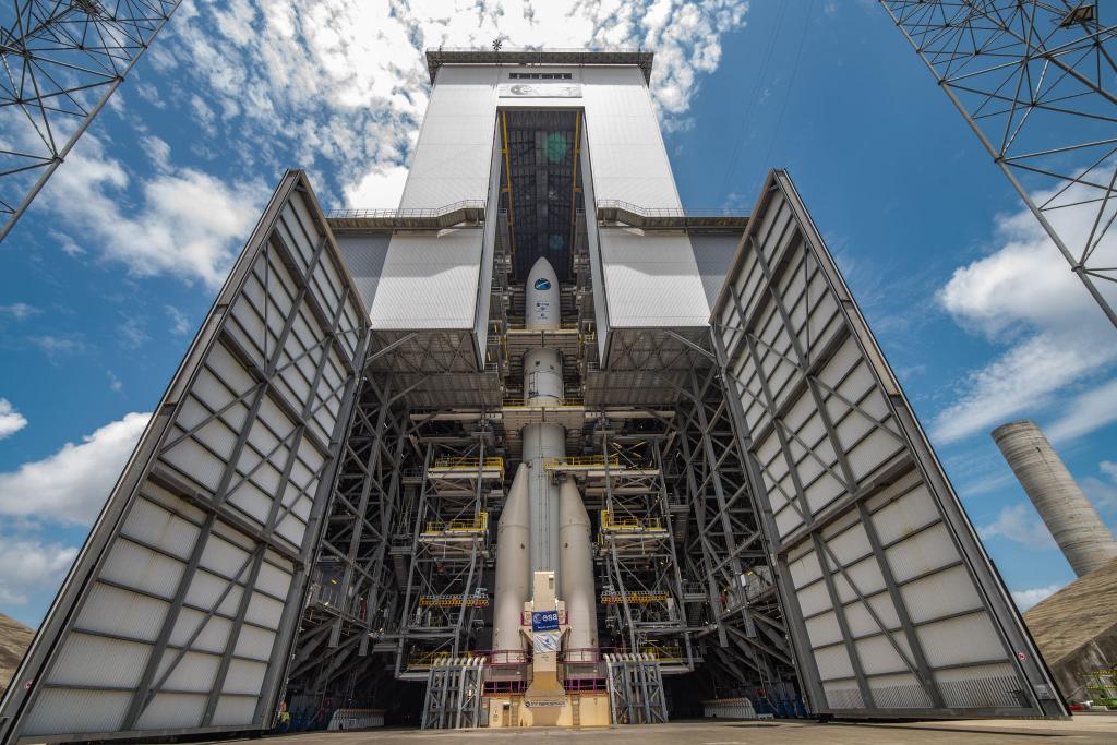 Die neue europäische Trägerrakete Ariane 6 soll am 9. Juli in den Weltraum fliegen. - Foto: Manuel Pedoussaut/ESA/dpa