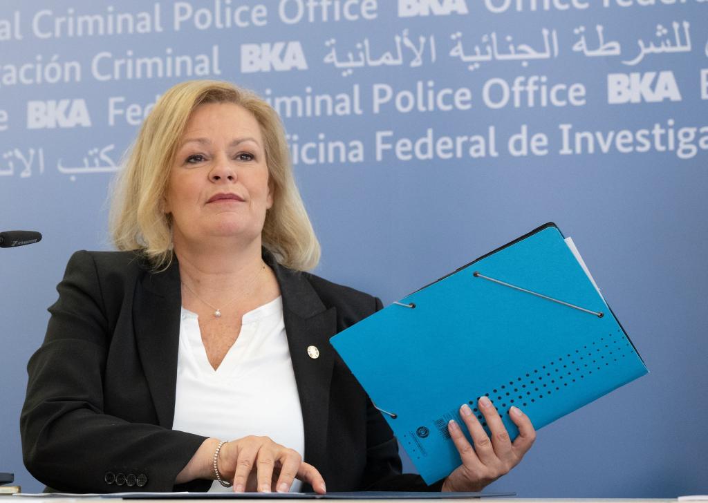 Bundesinnenministerin Nancy Faeser (SPD) stellt aktuelle Zahlen zu Kindesmissbrauch vor - Foto: Boris Roessler/dpa