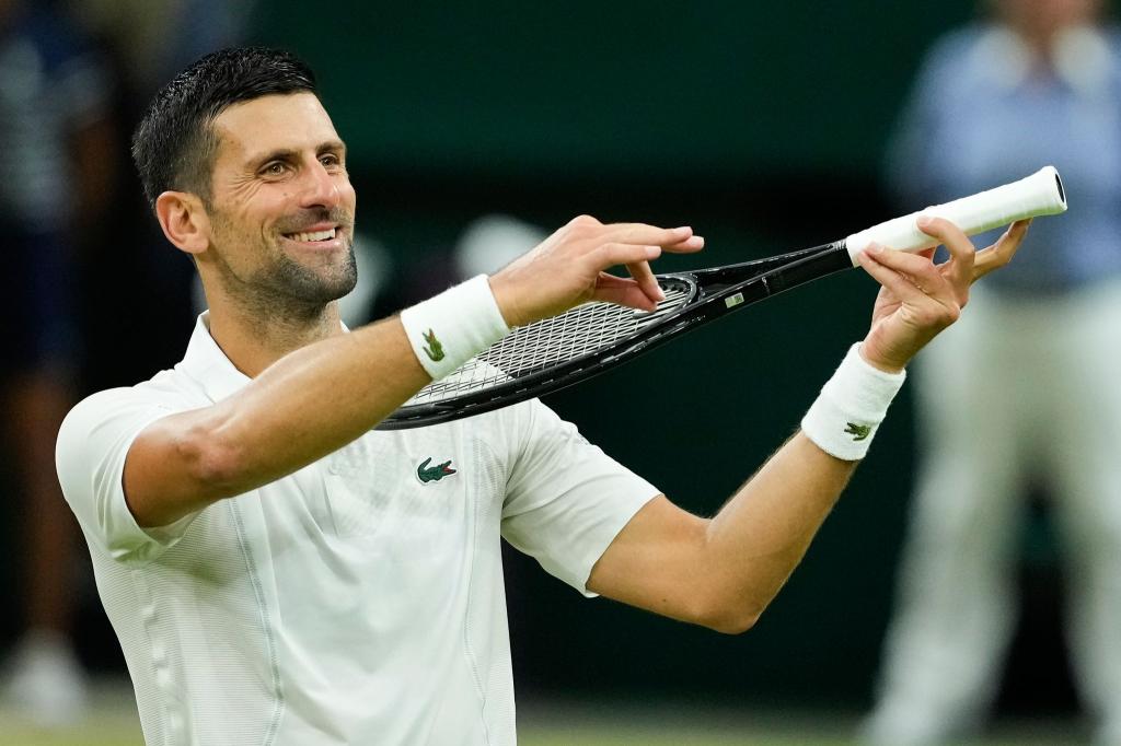 Novak Djokovic jubelt nach seinem Sieg über Holger Rune. - Foto: Mosa'ab Elshamy/AP/dpa