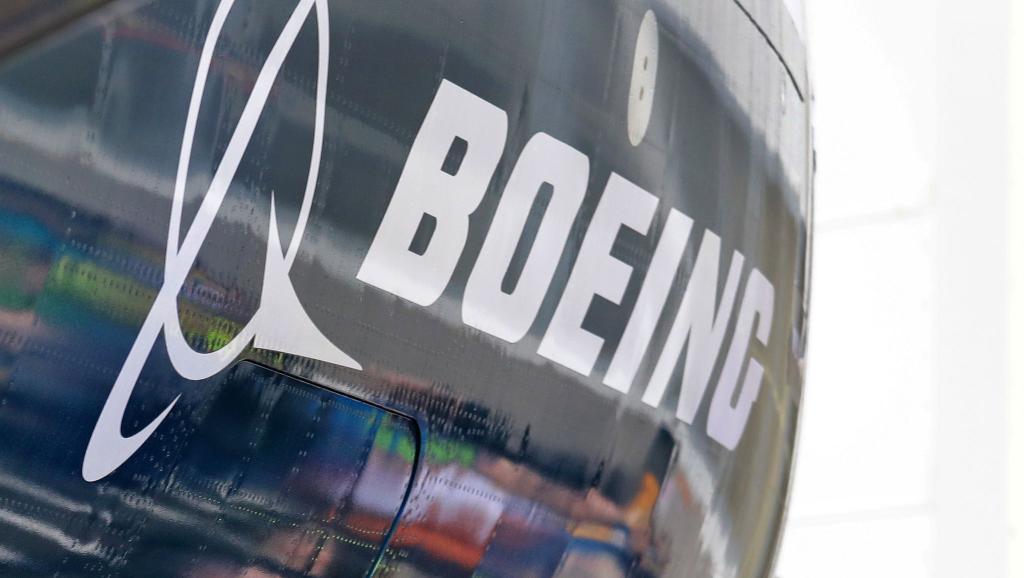 Fehlerhaftes Klebematerial kann dazu führen, dass bei einigem Flugzeugen des Typs Boeing 737 die Sauerstoff-Masken verrutschen. Nun werden hunderte Maschinen überprüft. - Foto: Elaine Thompson/AP/dpa