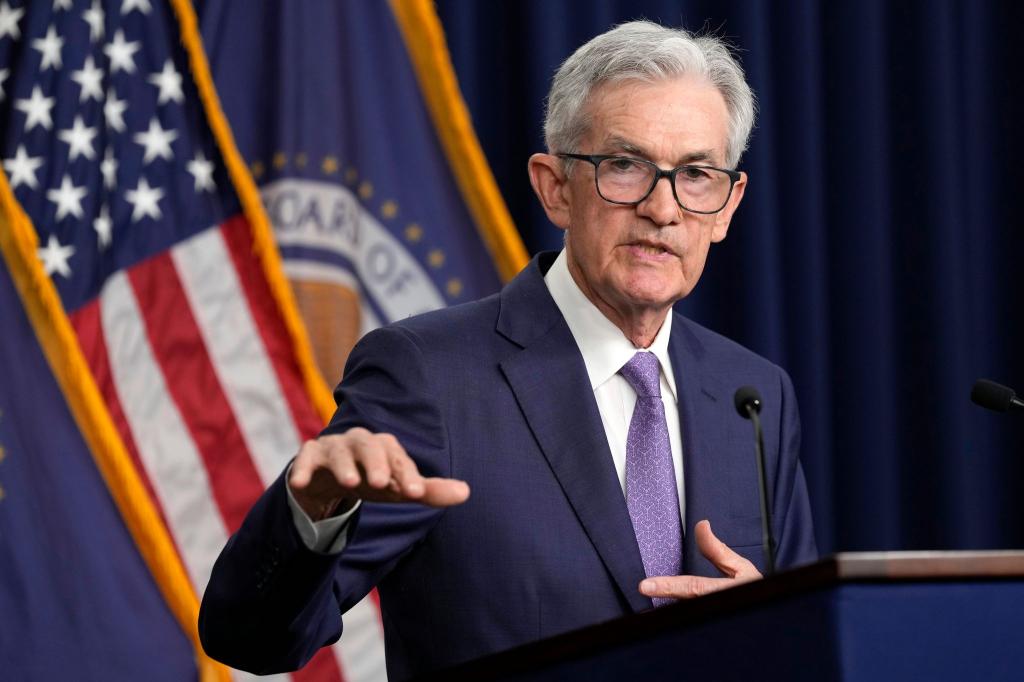 US-Notenbankpräsident Jerome Powell ist weiterhin zurückhaltend, was eine Senkung der Leitzinsen angeht. (Archivbild) - Foto: Susan Walsh/AP