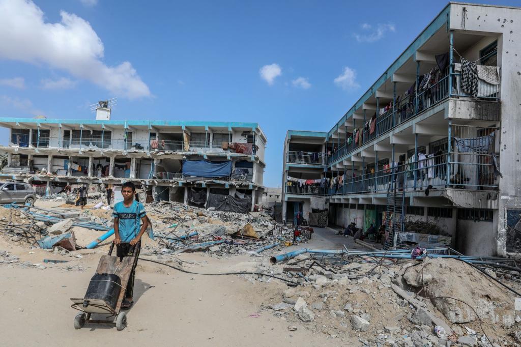 Schulen im Gazastreifen haben sich laut dem UNRWA in überfüllte Notunterkünfte verwandelt. (Archivbild) - Foto: Abed Rahim Khatib/dpa