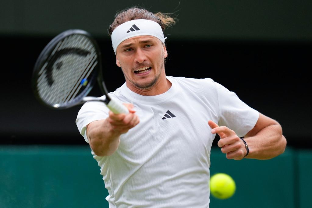 Alexander Zverev scheiterte in Wimbledon im Achtelfinale. - Foto: Kirsty Wigglesworth/AP/dpa