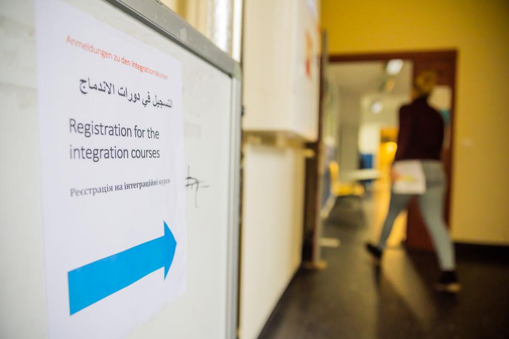 Die Mittel für Sprach- und Integrationskurse für Zuwanderer sollen im kommenden Jahr mehr als halbiert werden. (Archivbild) - Foto: Christoph Soeder/dpa