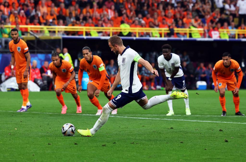 Englands Harry Kane traf gegen die Niederlande per Foulelfmeter zum 1:1. - Foto: Friso Gentsch/dpa
