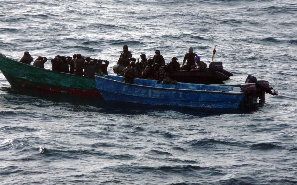 Festnahme mutmaßlicher Piraten vor der ostafrikanischen Küste. (Archivbild) - Foto: DB MoD France/dpa
