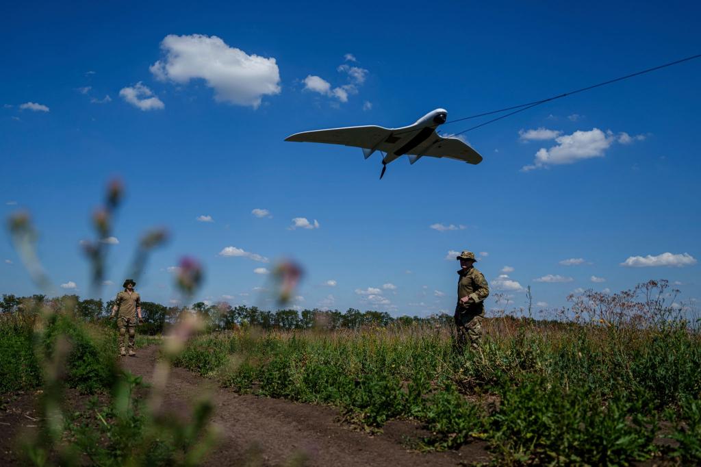 Die Ukraine versucht mit gezielten Drohnenangriffen Russland zu schaden. (Archivbild) - Foto: Evgeniy Maloletka/AP/dpa