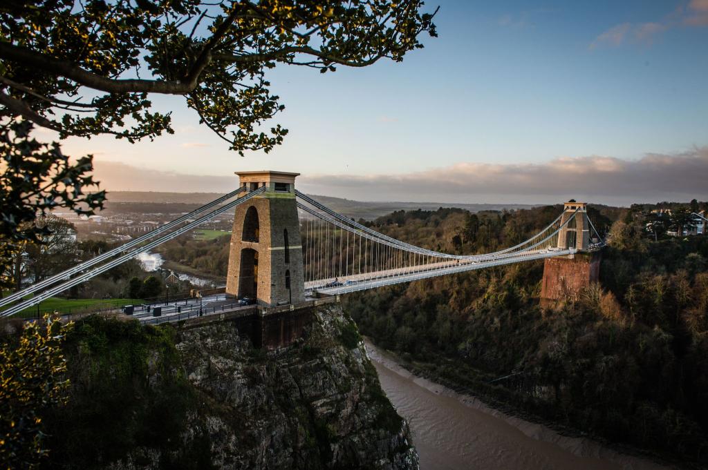 Die Clifton Suspension Bridge gilt als Wahrzeichen der Stadt Bristol. - Foto: picture alliance / Ben Birchall/PA Wire/dpa