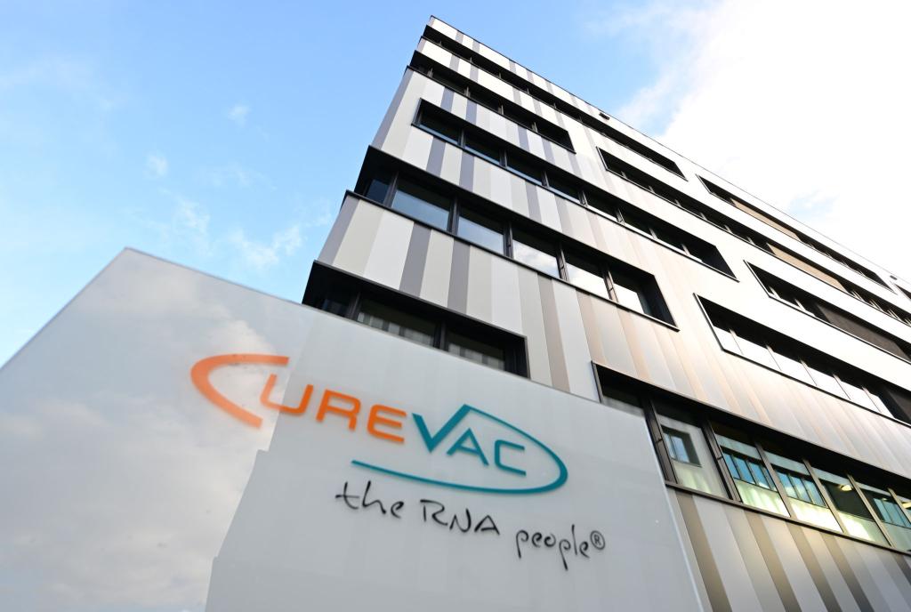 Ein Deal mit dem britischen Pharmakonzern GSK bringt Curevac aus Tübingen Millioneneinnahmen. - Foto: Bernd Weißbrod/dpa