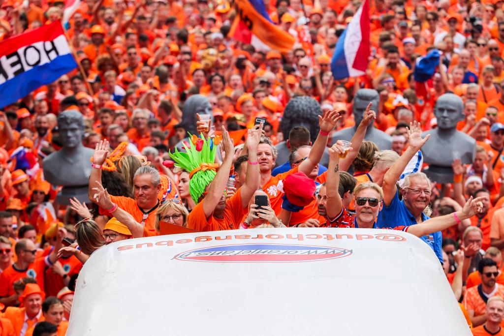 Die niederländischen Fans wurden mit ihren EM-Partys legendär - Foto: Christoph Reichwein/dpa