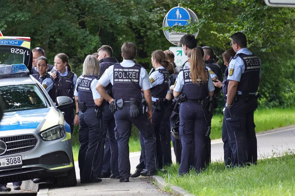 In Albstadt hat die Polizei drei Tote und zwei Schwerverletzte gefunden. - Foto: Jannik Nölke/dpa
