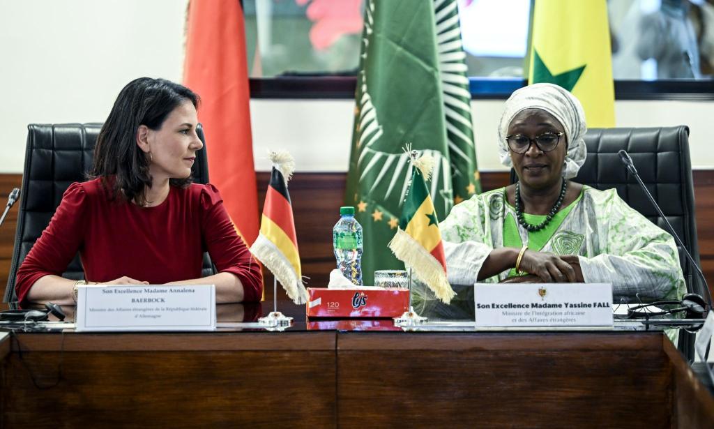 Außenministerin Annalena Baerbock versucht in Westafrika, die Ausbreitung der Gewalt nach den Militärputschen im Sahel einzudämmen. Dem Senegal kommt eine Mittlerrolle zu. - Foto: Britta Pedersen/dpa