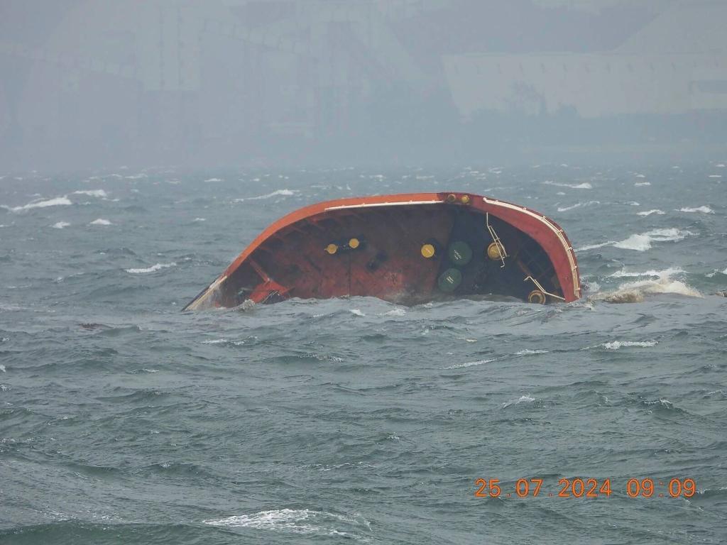 Der Öltanker «Terra Nova» war am Donnerstag in der Bucht von Manila. (Archivbild) - Foto: Uncredited/Philippine Coast Guard/AP/dpa