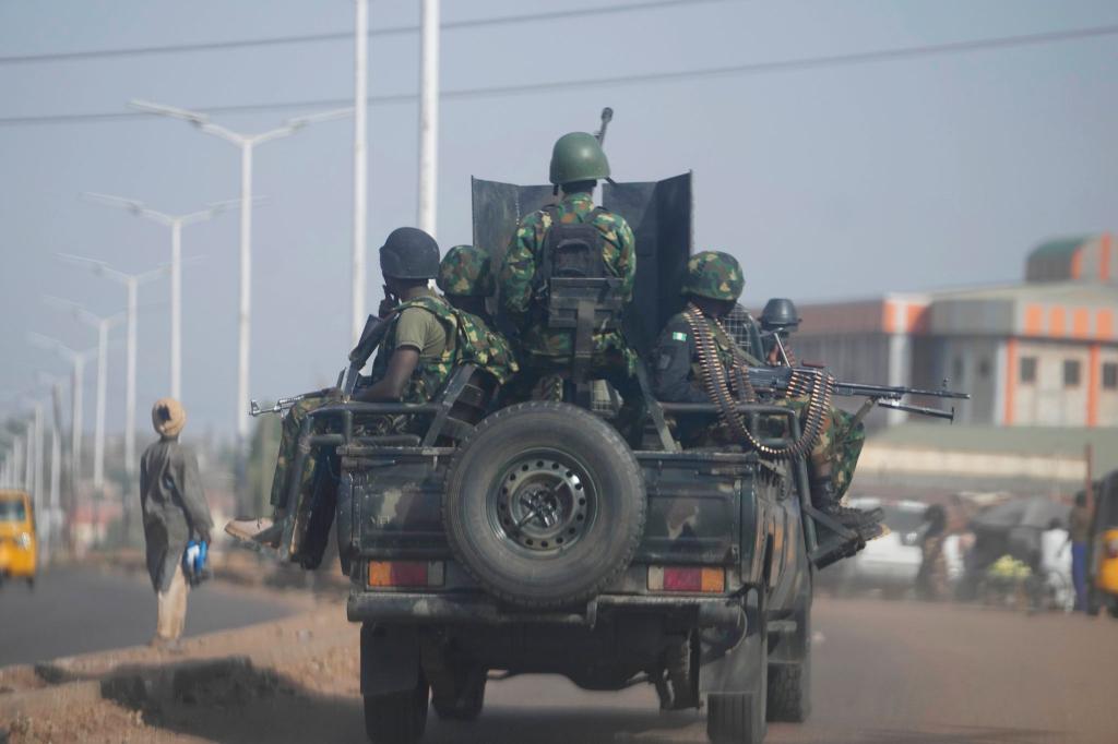 Dem nigerianischen Militär ist es bislang nicht gelungen, die Terrorgruppe Boko Haram endgültig zu bezwingen. - Foto: Sunday Alamba/AP/dpa