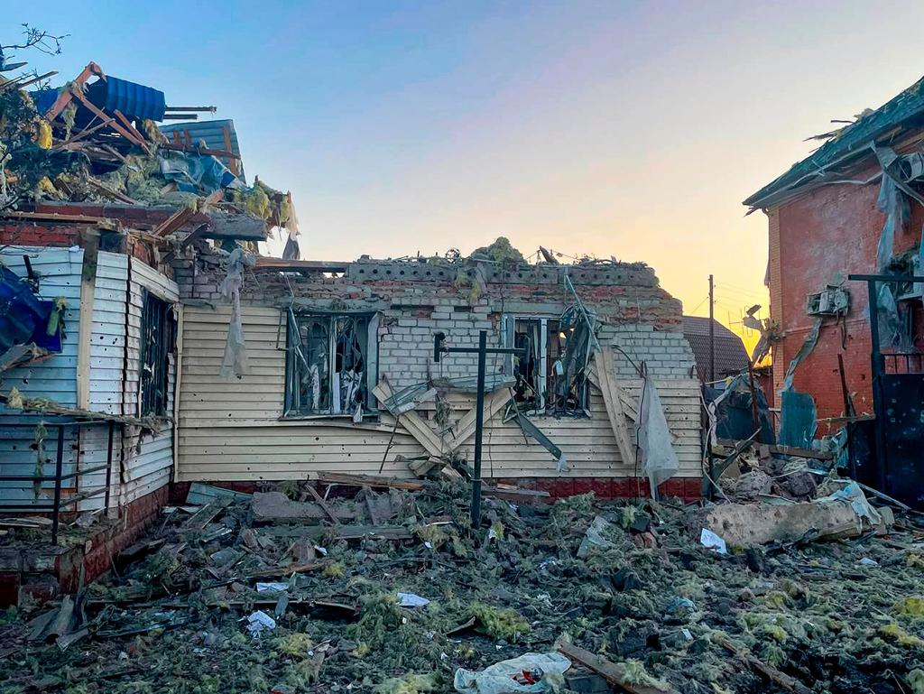 Die Zerstörungen in der von ukrainischen Streitkräften angegriffenen Region Kursk sind massiv, weshalb nun der Ausnahmezustand gilt (Foto aktuell v. 7. August). - Foto: Uncredited/Acting Governor of Kursk region Alexei Smirnov telegram channel/AP/dpa