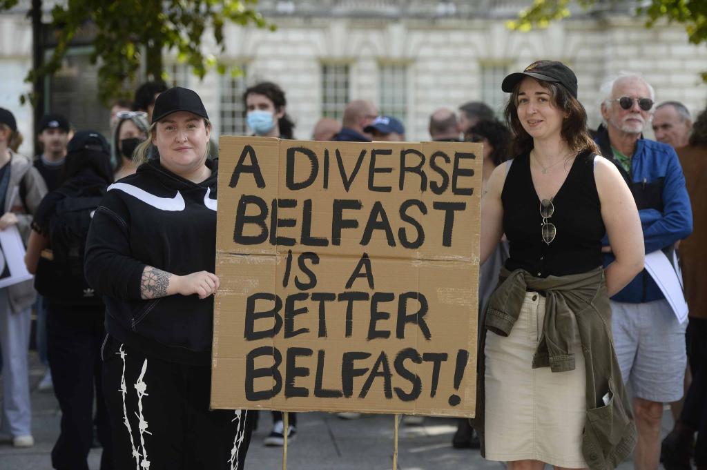 Tausende Menschen haben in den vergangenen Tagen in Belfast gegen rechte Gewalt demonstriert. (Archivbild) - Foto: Mark Marlow Media Assignments/PA Wire/dpa