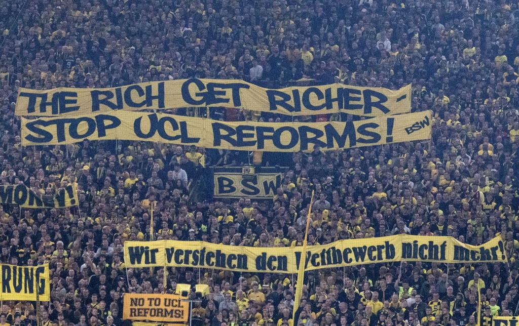 Die deutliche Kritik der Fans war zuletzt in den Stadien zu sehen. - Foto: Bernd Thissen/dpa