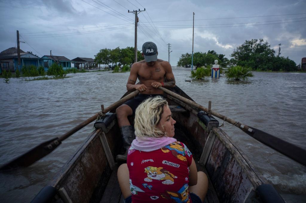 Mehrere Ortschaften in Kuba waren von der Außenwelt abgeschnitten. - Foto: Ramon Espinosa/AP/dpa